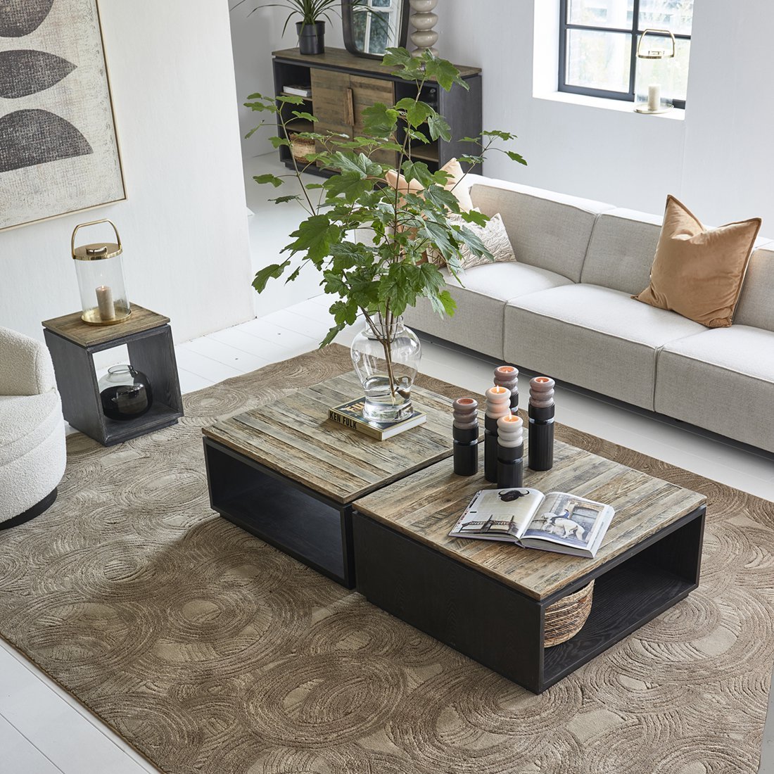 Vooraanzicht van het Delfina vloerkleed in taupe, formaat 290x200