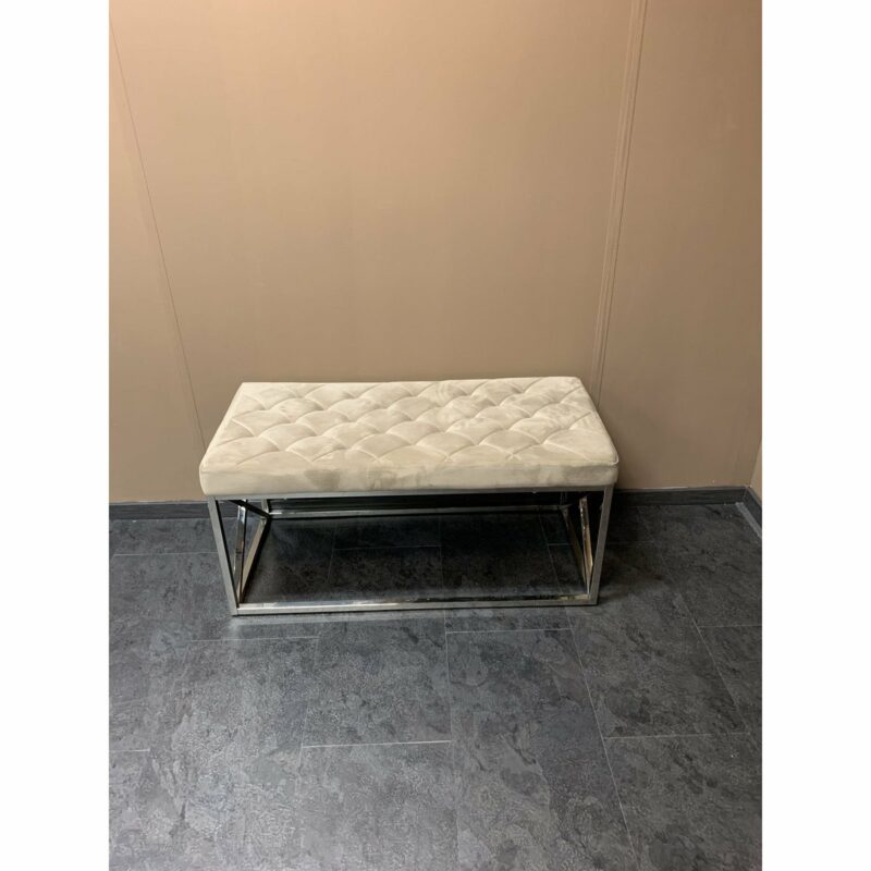 Zijaanzicht van de Vera Taupe Fluwelen Bank