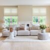 RM Evora kussenhoes 65×45 cm gestyled met bijpassende decoratie op een bank