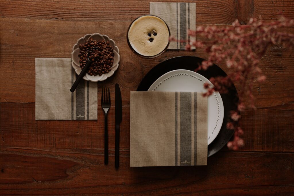 Detail van gestreept linnen patroon op servet