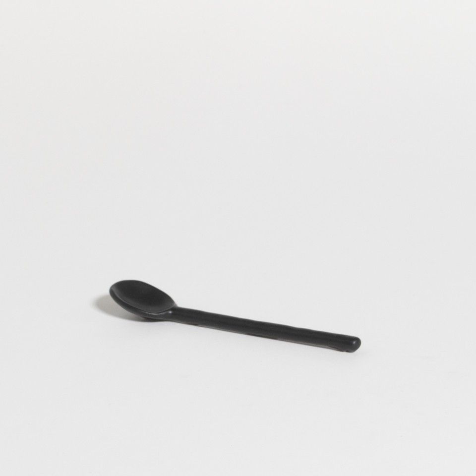 The Table Atelier keramische theelepel Black Pepper